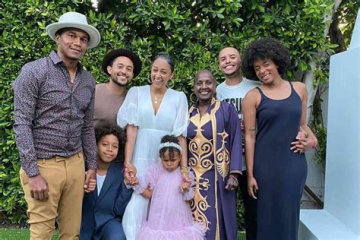 Comprehensive Guide To Tia And Tamera Mowry's Parents: Background, Influence, And Family